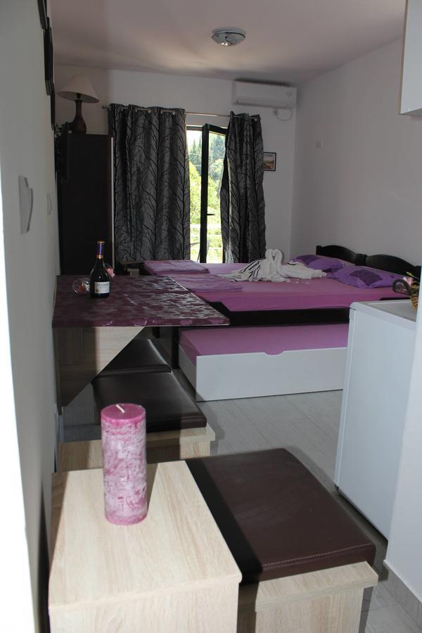 Apartments 4 Sailors คาเมนาริ ภายนอก รูปภาพ